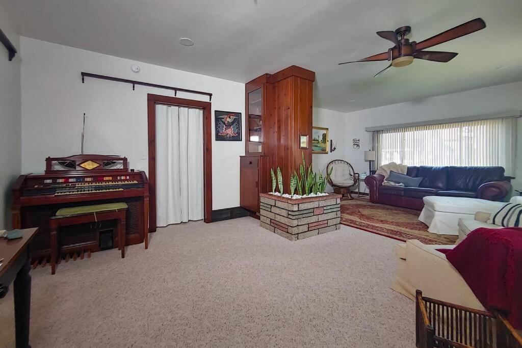 Huge Historic, W/Large Yard & Close To Beach Manistee Exterior photo