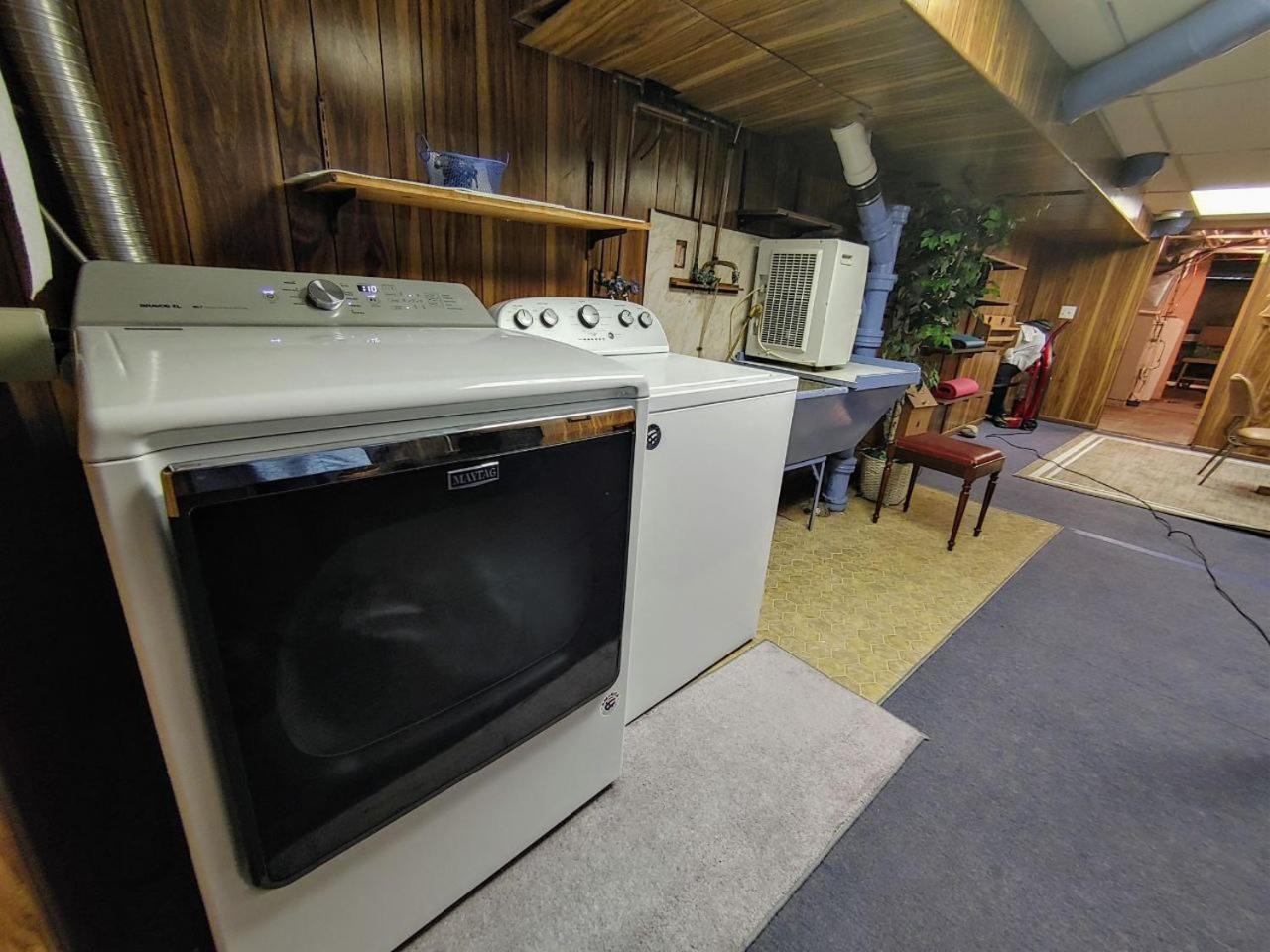 Huge Historic, W/Large Yard & Close To Beach Manistee Exterior photo